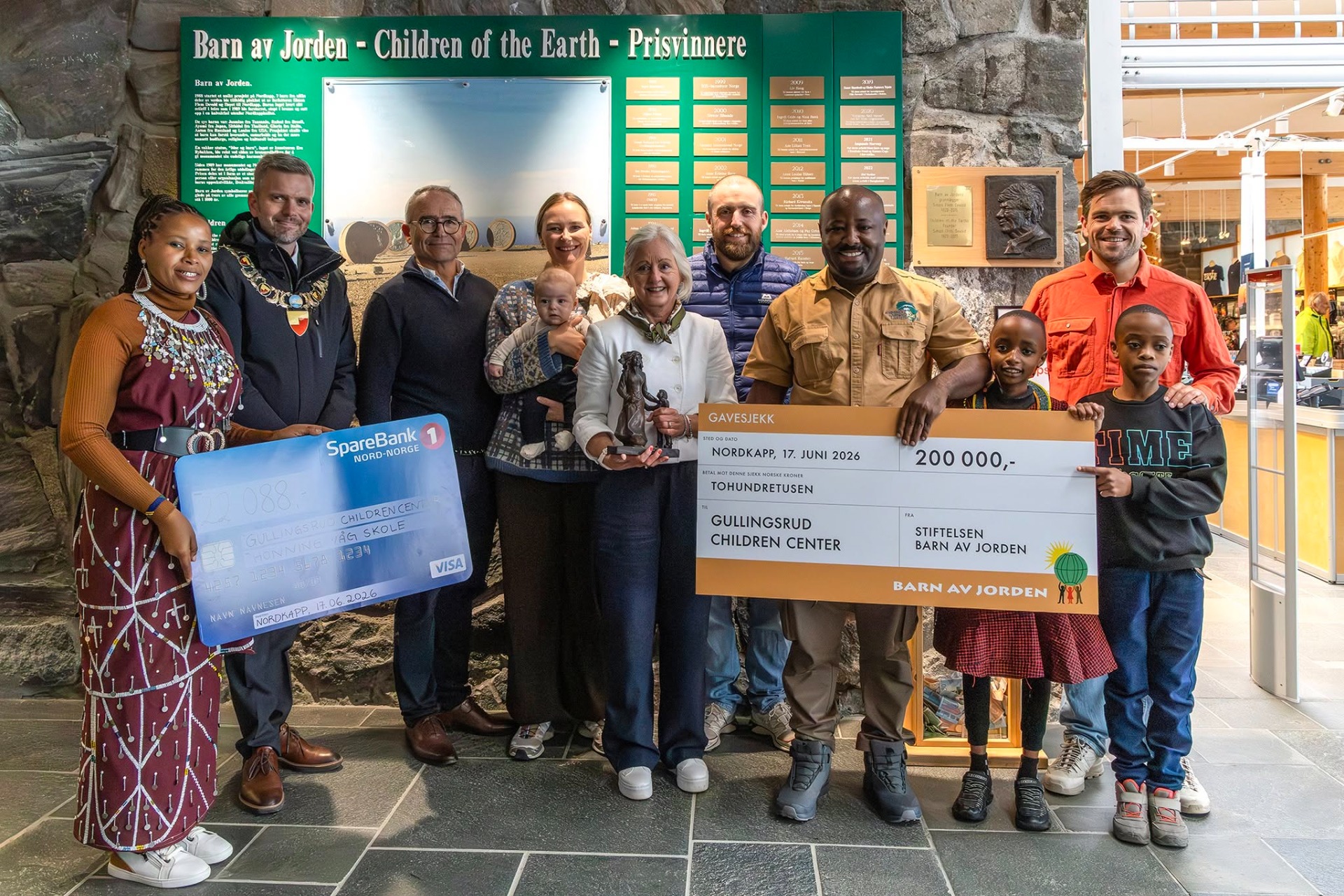 Under den 37. prisutdelingen på Nordkapp mottok Jonas Gullingsrud, grunnlegger av Gullingsrud Children Center, og Gullingsrud-familien Mor og barn-statuetten samt en symbolsk sjekk på 200 000 kroner. Prisen ble overrakt av Nordkapps ordfører, Jan Morten Hansen, og Silje Olsen, på vegne av styrelederen i Barn av Jorden.